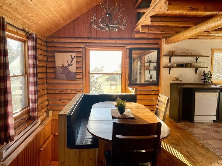 Cozy Log Cottage La Minerve Bagian luar foto