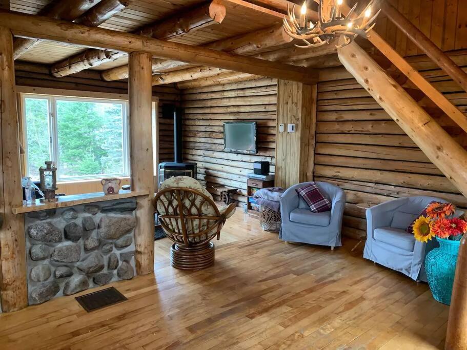 Cozy Log Cottage La Minerve Bagian luar foto