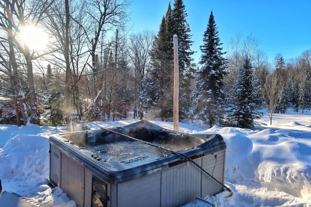 Cozy Log Cottage La Minerve Bagian luar foto