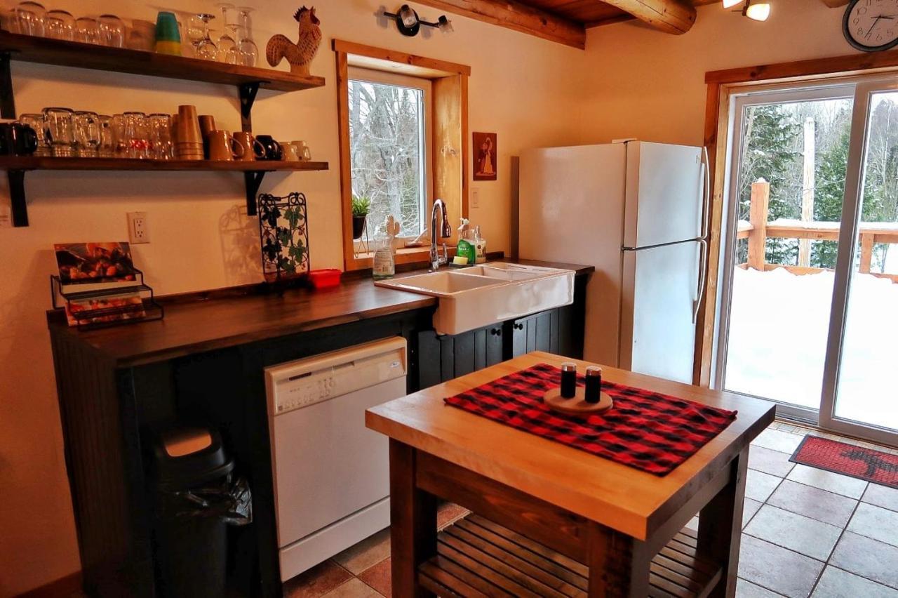 Cozy Log Cottage La Minerve Bagian luar foto