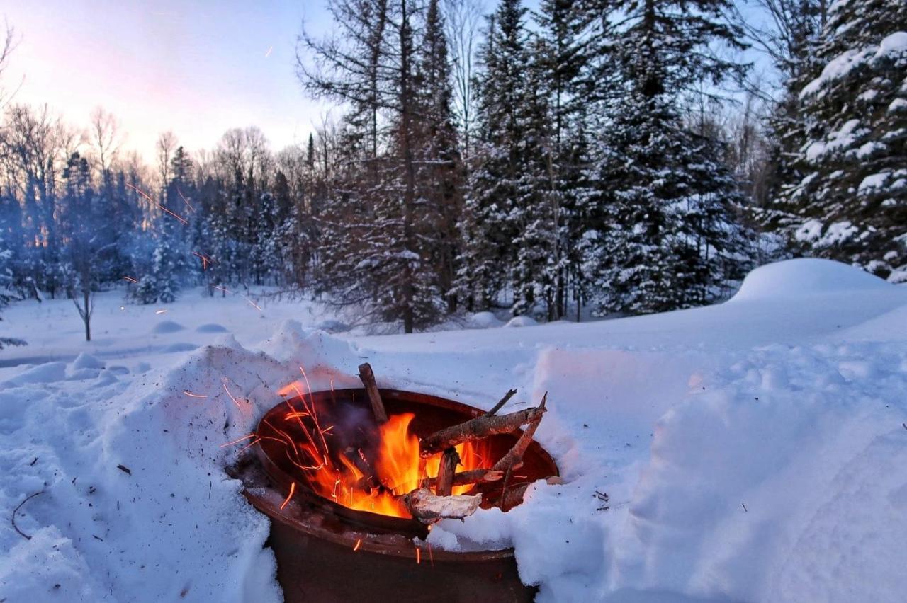 Cozy Log Cottage La Minerve Bagian luar foto