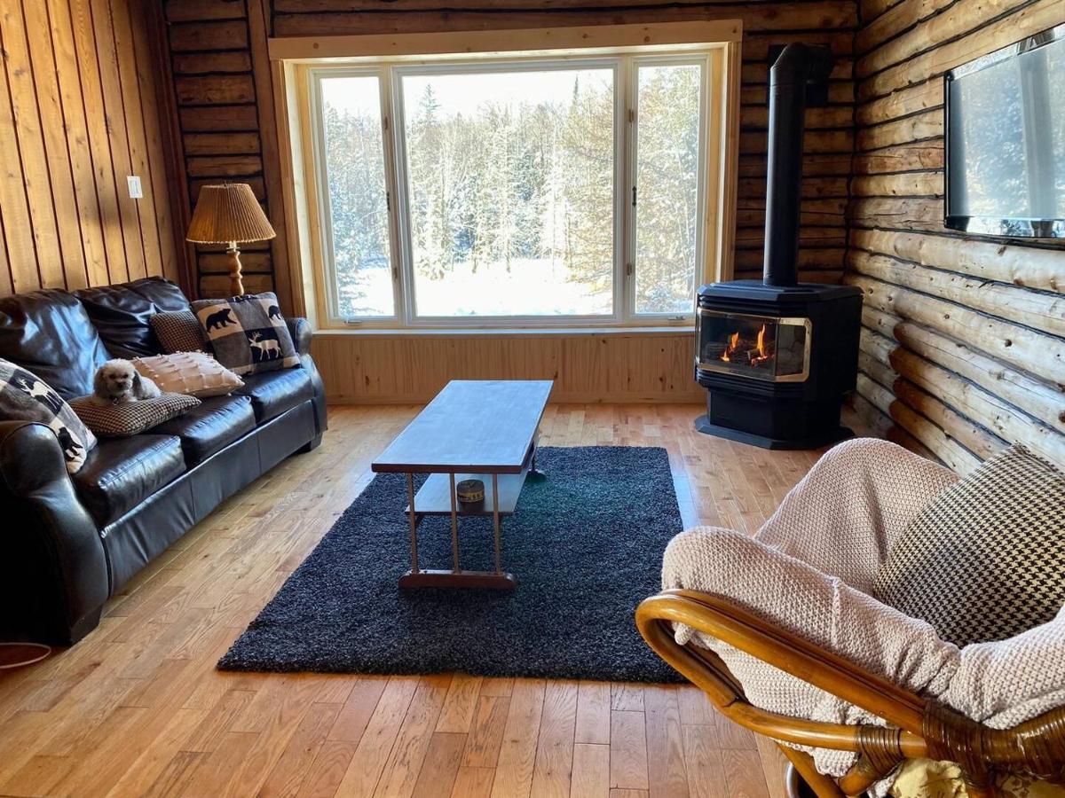 Cozy Log Cottage La Minerve Bagian luar foto