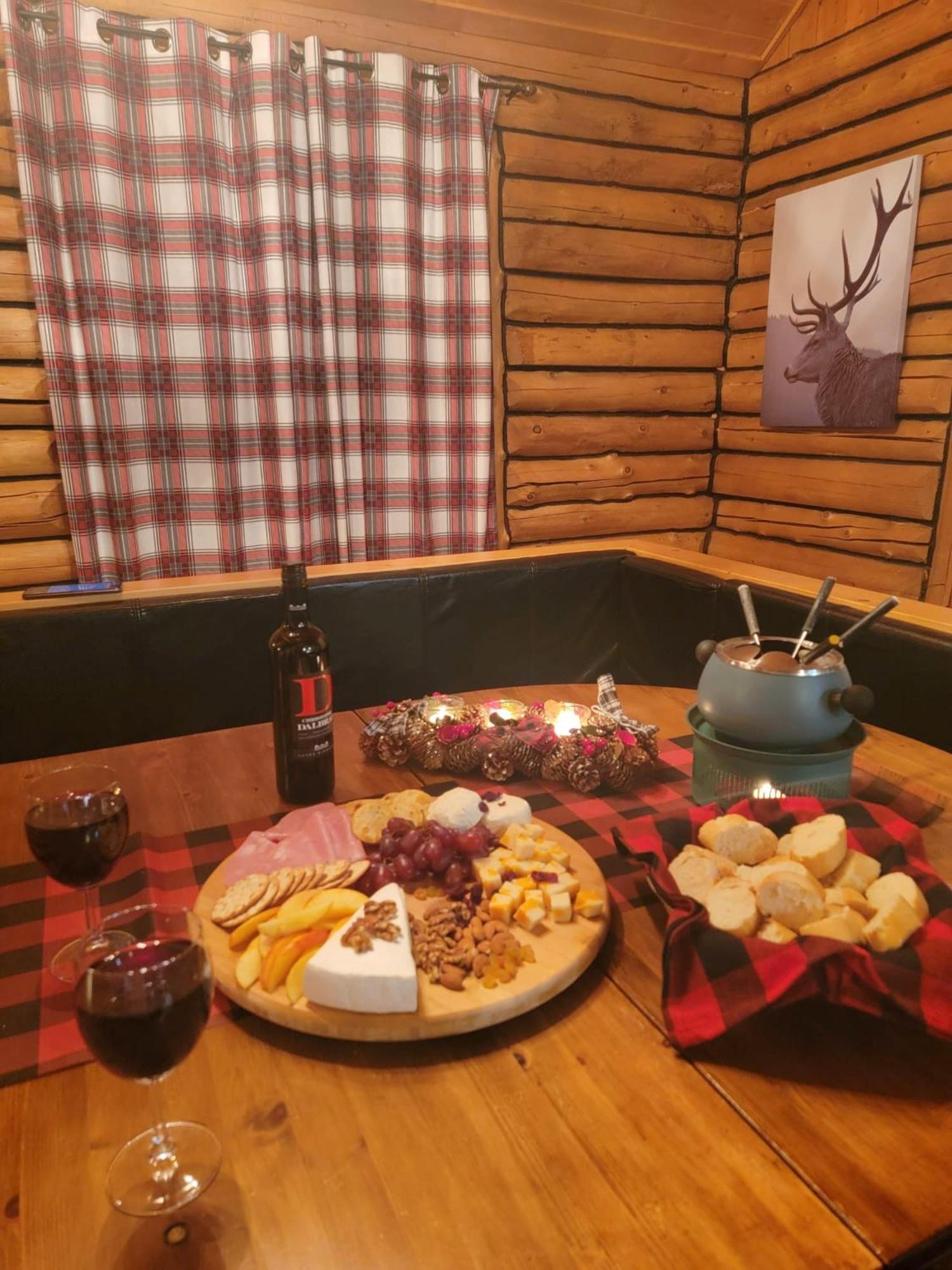 Cozy Log Cottage La Minerve Bagian luar foto